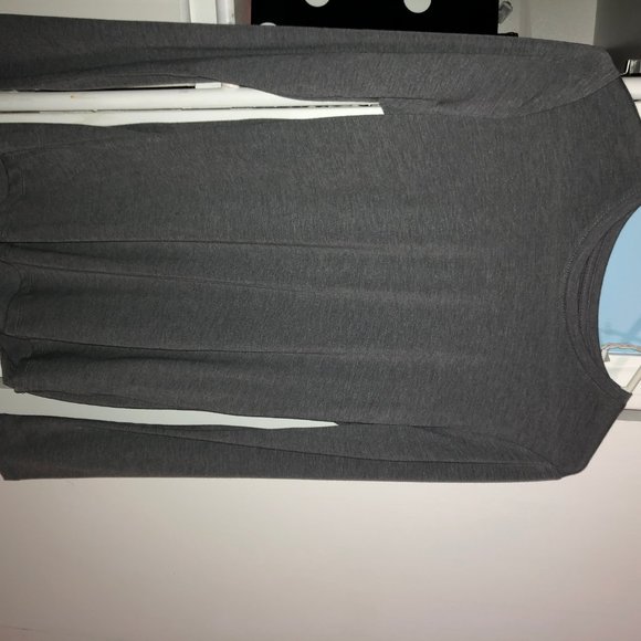 Shirts/clothes - Picture 6 of 8